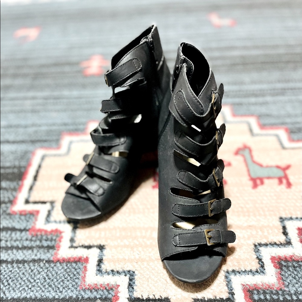 🍒3/$45🍒! Open toe buckled wedge booties 🖤⚡️